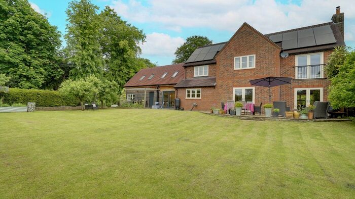 5 Bedroom Detached House For Sale In Bath Road, Marlborough, SN8