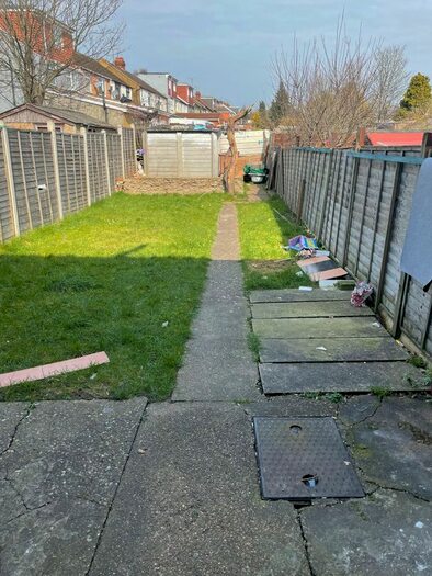 3 Bedroom Terraced House To Rent In Connaught Road, Luton, LU4