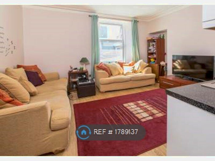 1 Bedroom Flat To Rent In Rose Bank Place, Aberdeen, AB11