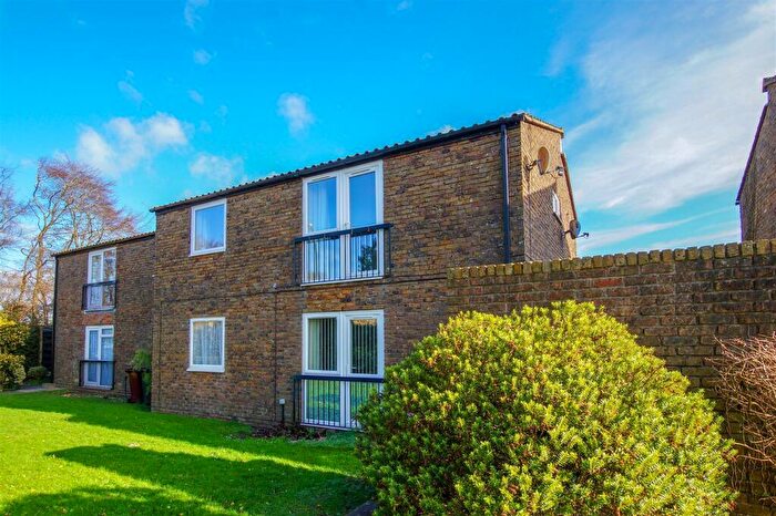 2 Bedroom Maisonette For Sale In Winterbourne Road, Chichester, PO19