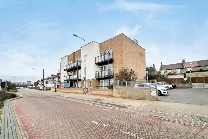 1 Bedroom Flat To Rent In Newham Way, London, E6