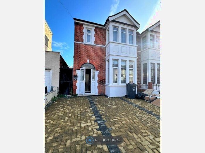 7 Bedroom Semi-Detached House To Rent In Park Road, Ilford, IG1