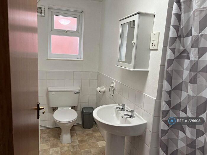 1 Bedroom Flat To Rent In Queens Promenade, Blackpool, FY2