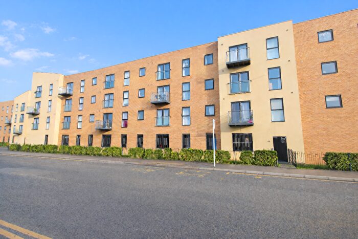 1 Bedroom Flat For Sale In Dock Road, Tilbury, RM18