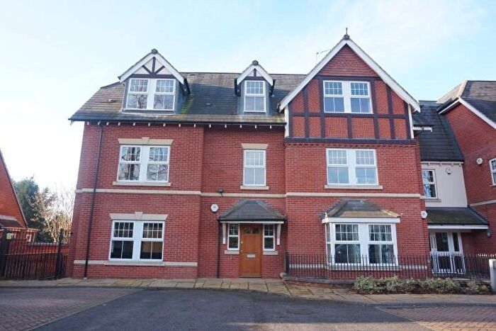 3 Bedroom Flat For Sale In Tudor Hill, Sutton Coldfield, B73