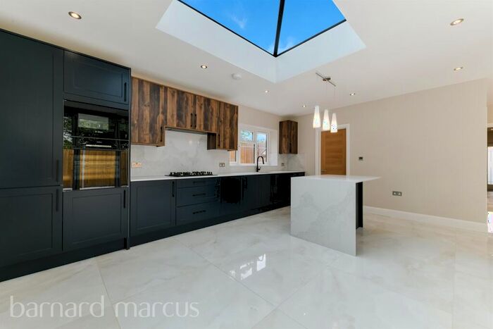 3 Bedroom Bungalow For Sale In Cudas Close, Stoneleigh, KT19