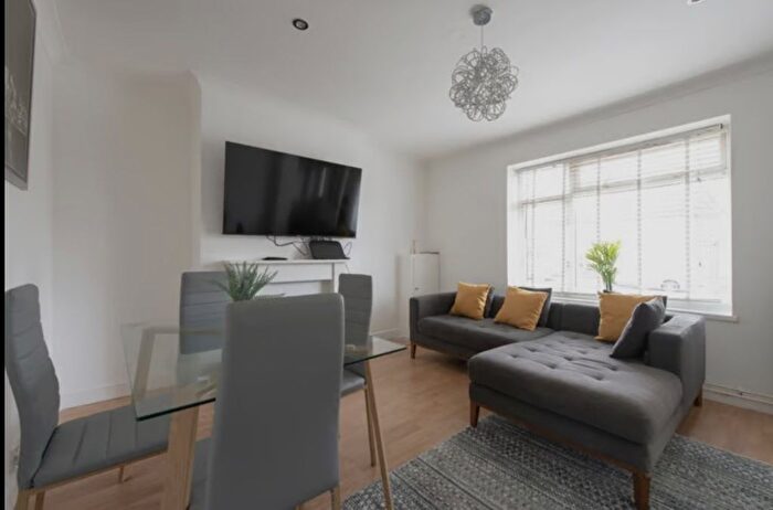 3 Bedroom End Of Terrace House To Rent In Grorge, Rochester, Kent, ME2