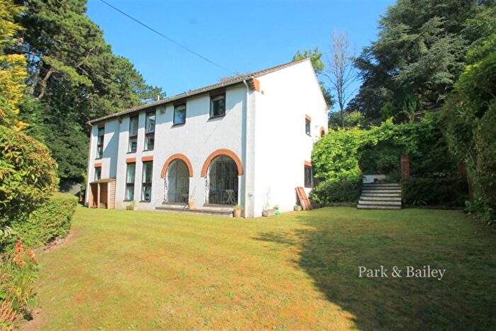 4 Bedroom House To Rent In Bedroom Detached House In Woldingham, CR3