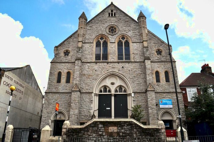 2 Bedroom Apartment To Rent In Gipsy Road, London, SE27