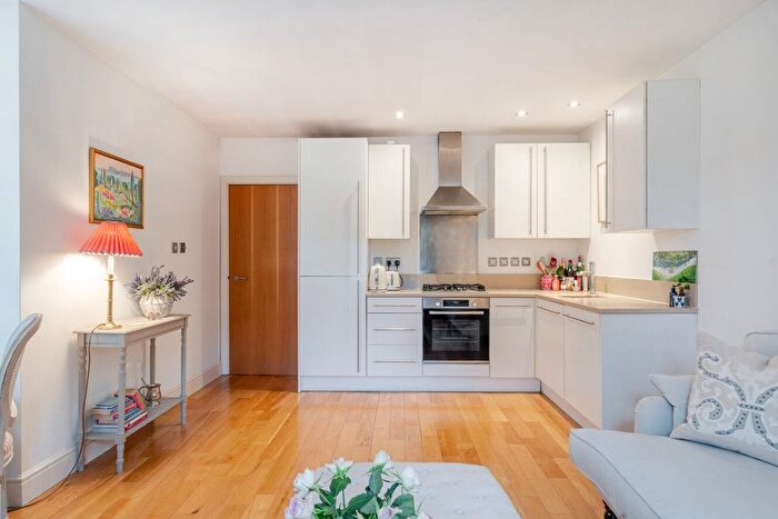 2 Bedroom Flat For Sale In Colinette Road, London, SW15