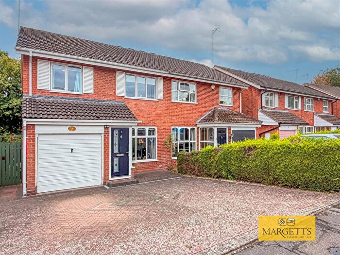3 Bedroom Semi Detached House For Sale In Lyster Close, Warwick, CV34