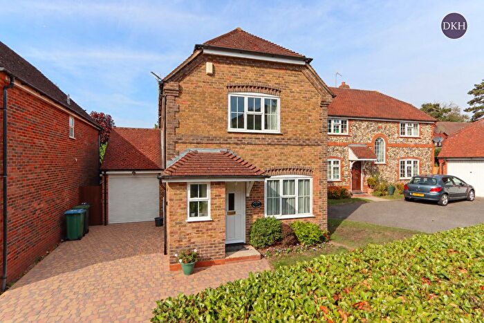 3 Bedroom Detached House For Sale In Ridge Lane, Watford, Hertfordshire, WD17