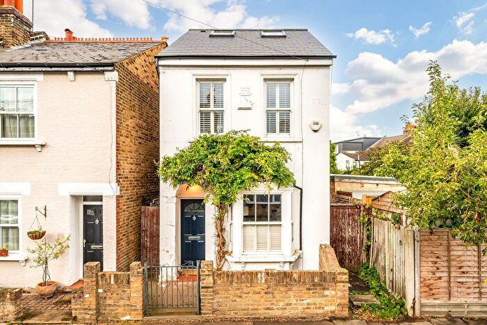 3 Bedroom Detached House For Sale In Eve Road, Old Isleworth, TW7