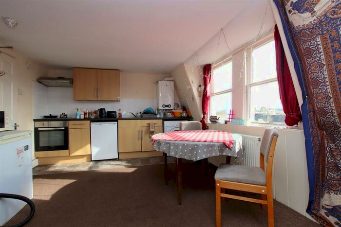 2 Bedroom Flat To Rent In Burlington Place, Bath, BA1