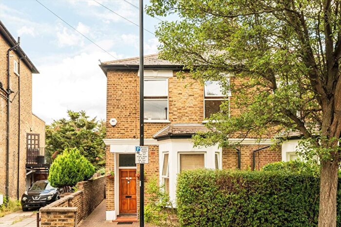 2 Bedroom Flat To Rent In Clarence Road, Chiswick, W4