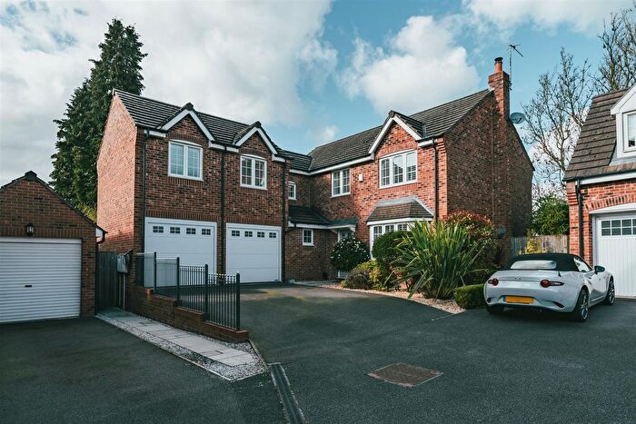 5 Bedroom Property For Sale In Old Pheasant Court, Chesterfield, S40