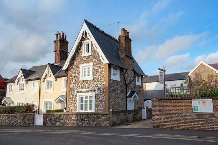 4 Bedroom Cottage To Rent In Church Street, Littlehampton, BN17