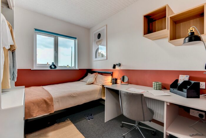 8 Bedroom House To Rent In Conygre Road, Bristol, BS34