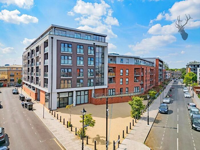 1 Bedroom Apartment For Sale In Windsor Court, Bow, E3