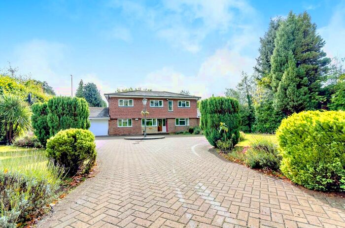 5 Bedroom Detached House To Rent In Mark Way, Godalming, GU7