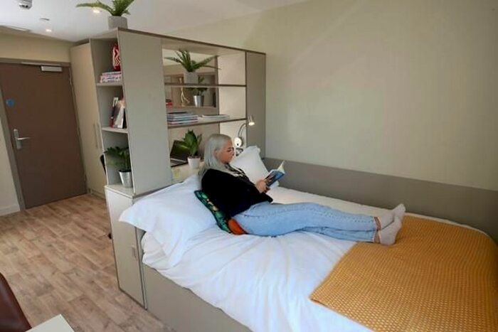 Studio To Rent In York Street, Belfast, BT15