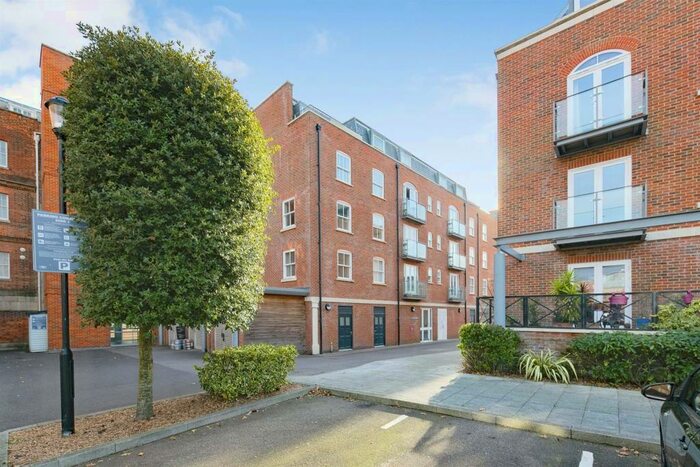 1 Bedroom Apartment To Rent In Salt Meat Lane, Gosport, PO12