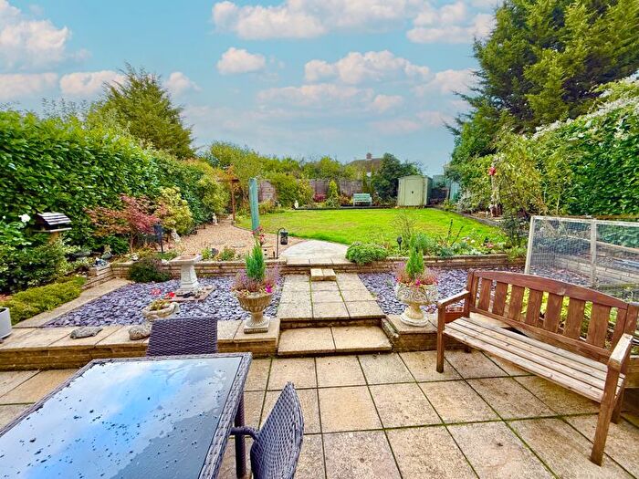 4 Bedroom Semi-detached House For Sale In Ridgeway, Wing, LU7