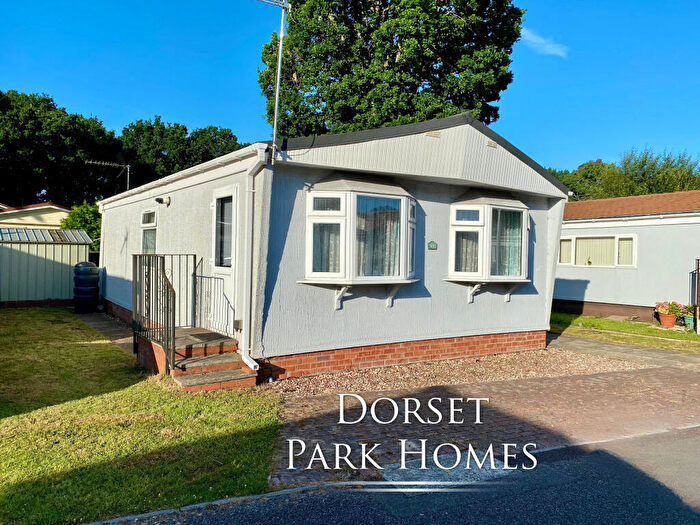 2 Bedroom Park Home For Sale In Gladelands Park, Ringwood Road, Ferndown, Dorset, BH22