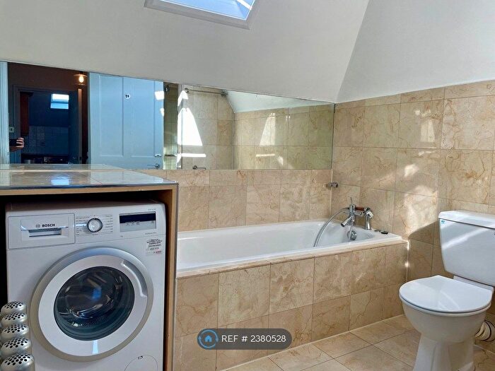 1 Bedroom Flat To Rent In Birch Grove, Lee Green, SE12