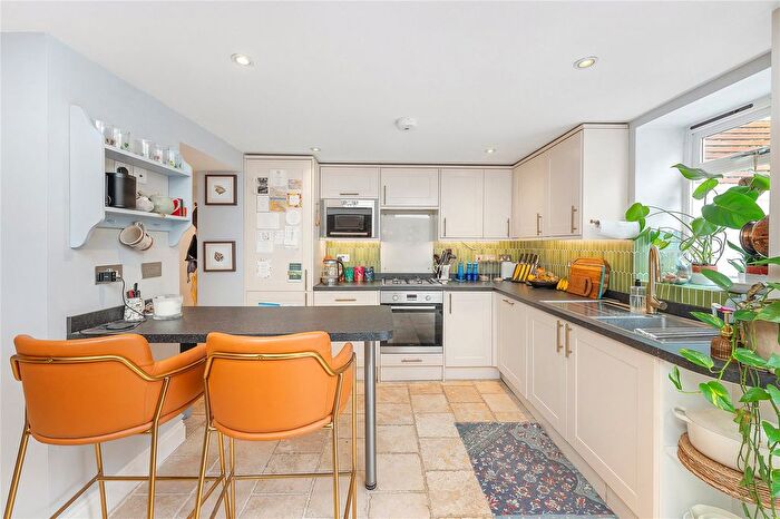 2 Bedroom Flat For Sale In Epirus Road, London, SW6