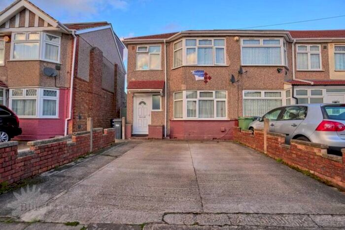 4 Bedroom Property To Rent In Bowness Drive, Hounslow, TW4