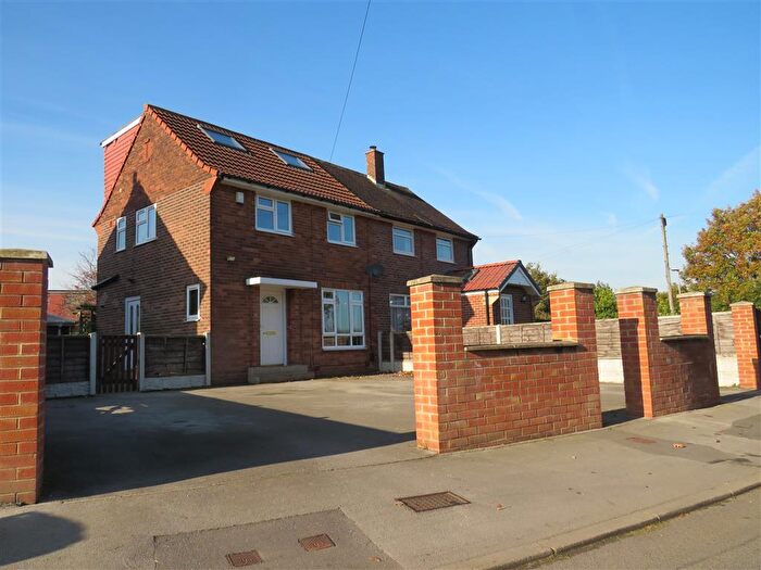 3 Bedroom House To Rent In Latchmere Gardens, Leeds, LS16