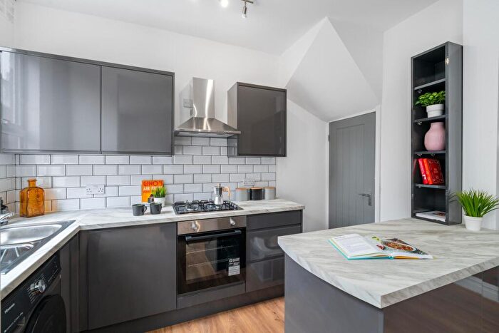 2 Bedroom House To Rent In Thornville Mount, Leeds, LS6