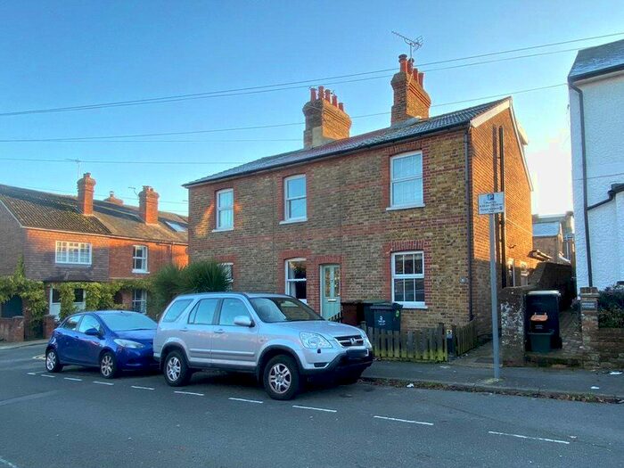 3 Bedroom End Of Terrace House To Rent In Woodside Road, Tonbridge, Kent, TN9