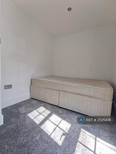 2 Bedroom Flat To Rent In Jameston, Bracknell, RG12