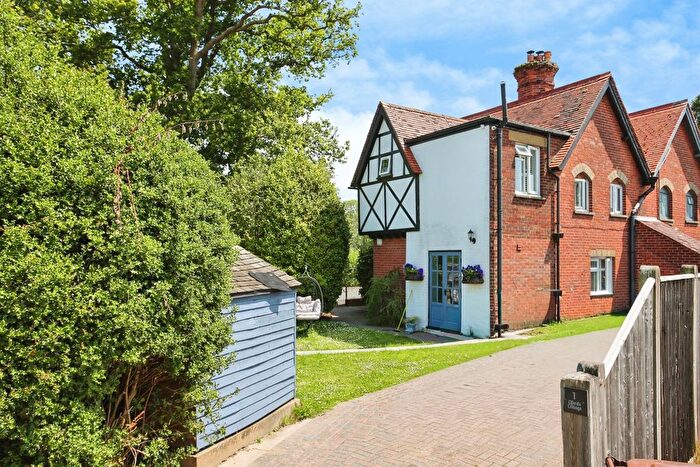 3 Bedroom Semi-Detached House For Sale In Hastings Road, Hawkhurst, Cranbrook, Kent, TN18