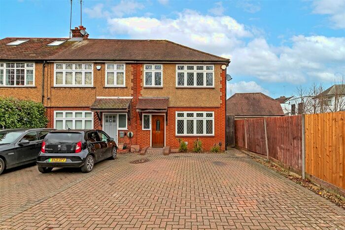 3 Bedroom End Of Terrace House To Rent In Batchwood Drive, St Albans, Hertfordshire, AL3