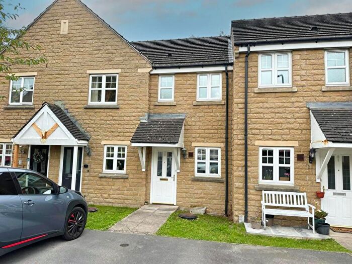 2 Bedroom Apartment For Sale In Oberon Way, Cottingley, BD16