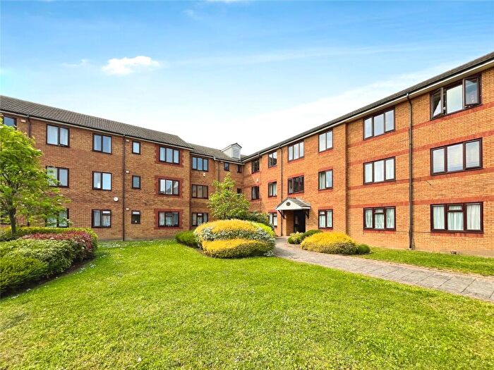 2 Bedroom Flat For Sale In Pullman Place, London, SE9