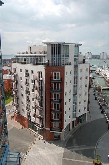 2 Bedroom Flat For Sale In Gunwharf Quays, Portsmouth, PO1