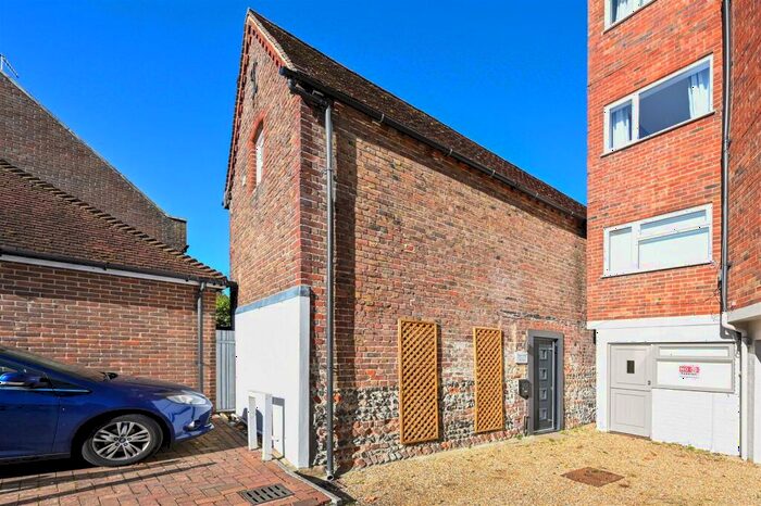 2 Bedroom Semi-Detached House To Rent In The Slipe, Arundel, BN18