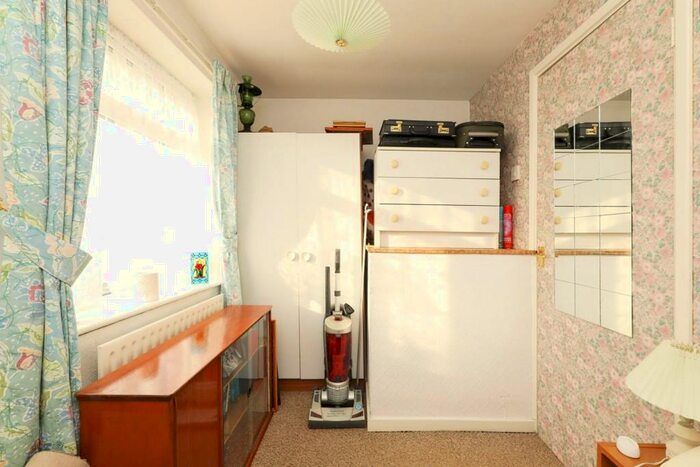 3 Bedroom Semi-Detached House For Sale In Moorland Avenue, Walkeringham, Doncaster, DN10
