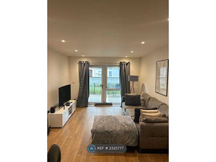 2 Bedroom Flat To Rent In Centenary Plaza, Southampton, SO19