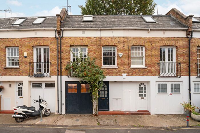 1 Bedroom Property For Sale In Royal Crescent Mews, London, W11