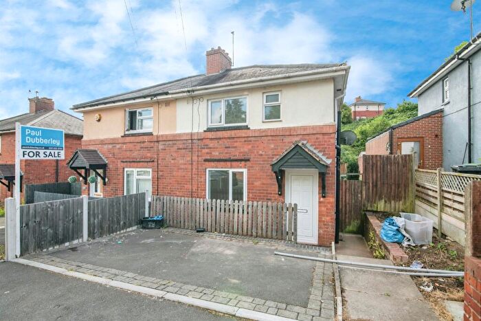 3 Bedroom Semi-Detached House For Sale In Green Park Road, Dudley, DY2