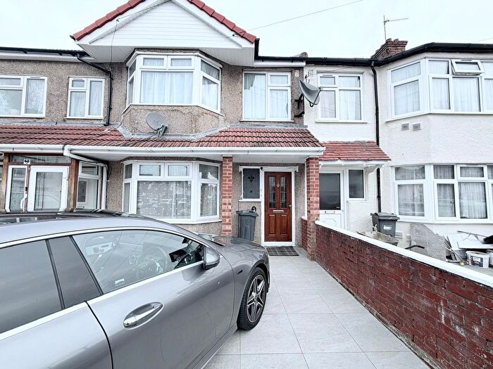 4 Bedroom Terraced House To Rent In Clifford Road, Hounslow, TW4