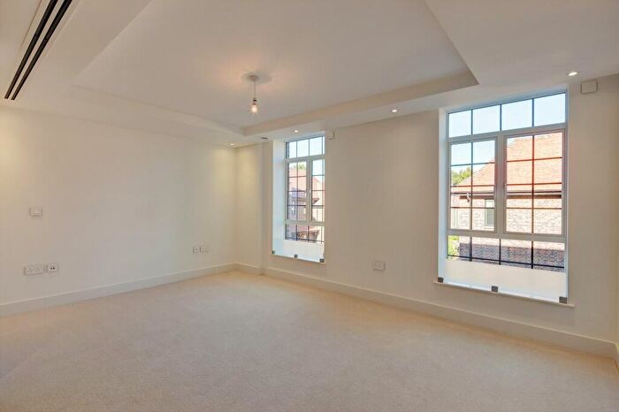 2 Bedroom Flat To Rent In Chandos Way, Hampstead Reach, London, London, NW11