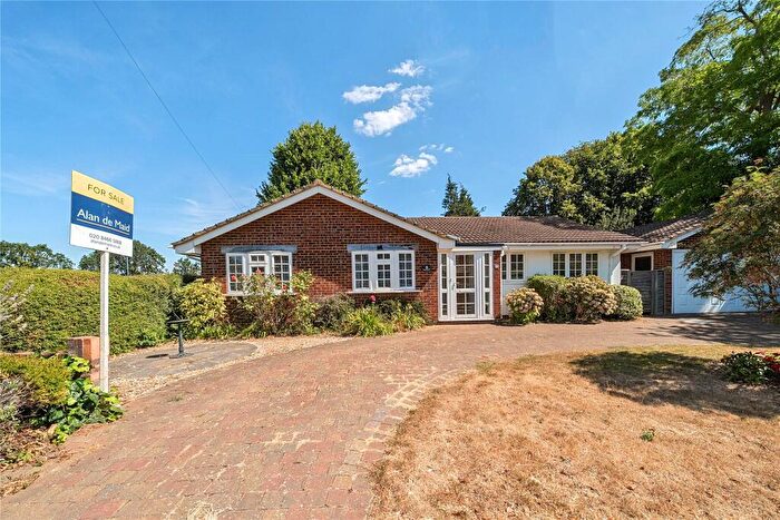 3 Bedroom Bungalow For Sale In Lawn Close, Bromley, BR1