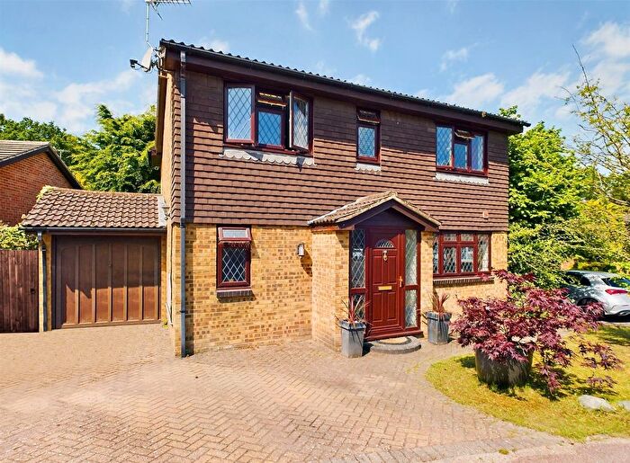 5 Bedroom Detached House To Rent In Selbourne Close, Crawley, RH10