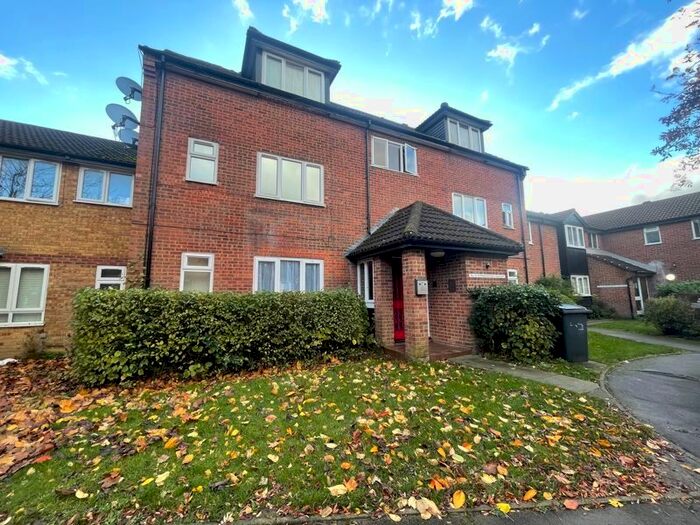 2 Bedroom Flat To Rent In Springwood Crescent, Edgware, HA8